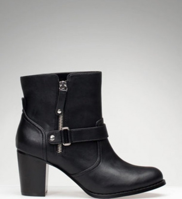 ghete stradivarius.com 219 lei