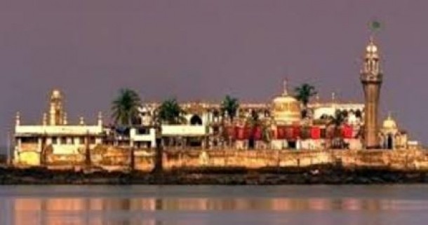 Mormintele sacre de la Haji Ali Dargah Shrine, din Mumbai, India