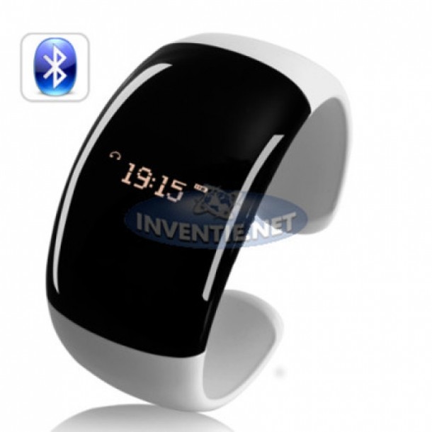 http://www.inventie.net - bratara bluetooth cu vibratii si afisaj Caller ID, 140 lei