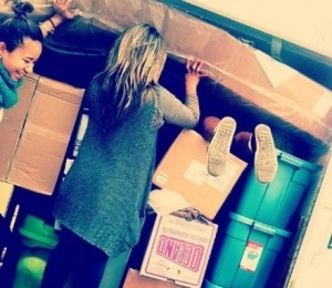 4. Iti uiti soferul - care te ajuta sa te muti - in maldarul de bagaje.