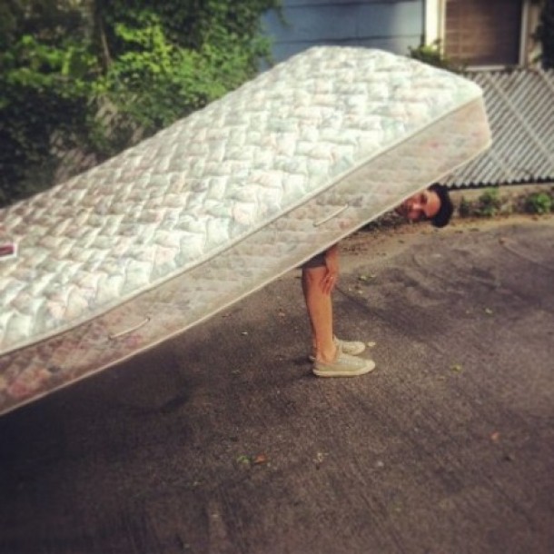 10. Pretinzi ca esti Superman si iti fortezi corpul prea mult.