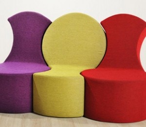 5. Scaune-puzzle legate intre ele