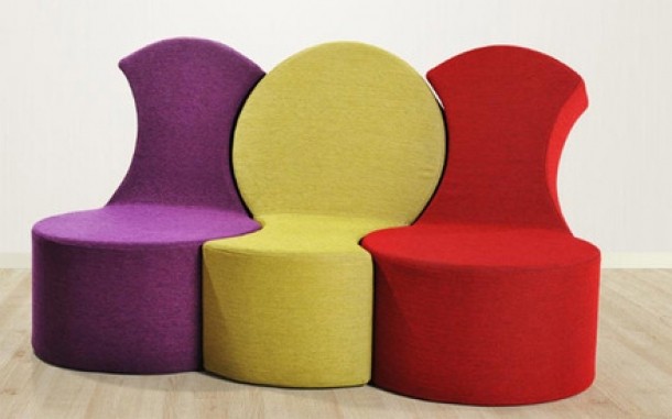 5. Scaune-puzzle legate intre ele