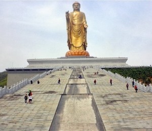 Templul Primaverii, Statuia lui Buddha