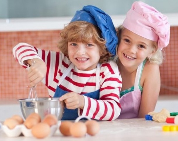 Kids cook. Kids Cooking food. Picture Cooking Kids. Cook a Soup with Kids products Toys. Kid asking a Cake.