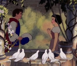 Printul ii face o serenada lui Alba ca Zapada