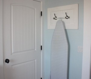 7. daca vrei sa depozitezi mai bine masa de calcat, atarn-o de 2 cuierase, o sa functioneze perfect(1)