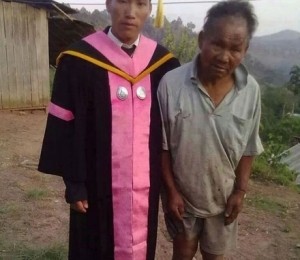 Fiul unui fermier batran a terminat facultatea