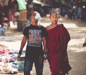 Un calugar budhist si fratele sau