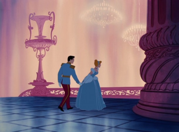 Fat-Frumos o vede pe Cenusareasa in sala de bal