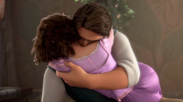 Flynn o salveaza pe Rapunzel si apoi ea il salveaza pe el