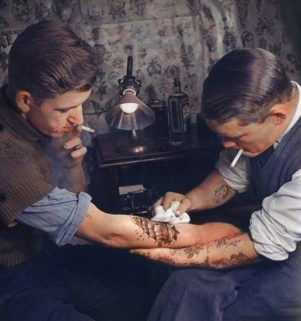 Salonul de tatuaje, 1920s.