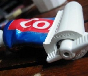 Aparat pentru pasta de dinti