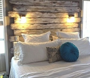 Tablie de pat din scanduri vechi