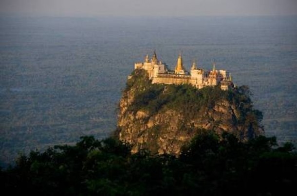 Mansatirea Mount Popa, Myanmar