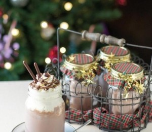 Ciocolata calda cu alune la borcan