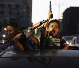 Copiii palestinieni petrec