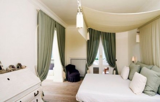 Kaki si Alb ca Zapada