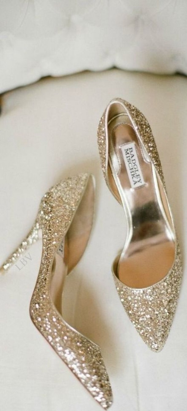 Pantofi aurii cu paiete