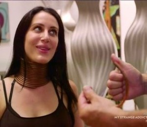 Femeia cu gatul lung