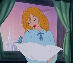 Cenusareasa cu parul ciufulit din cauza patului