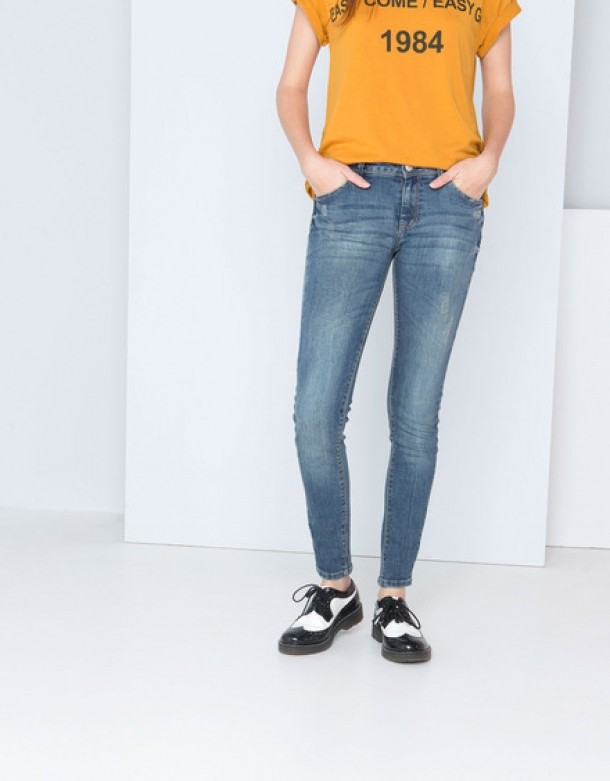 Jeansi Bershka, 69,90 lei