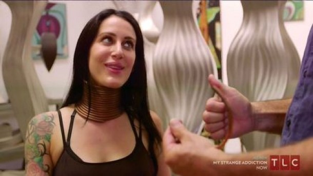 Femeia cu gatul lung