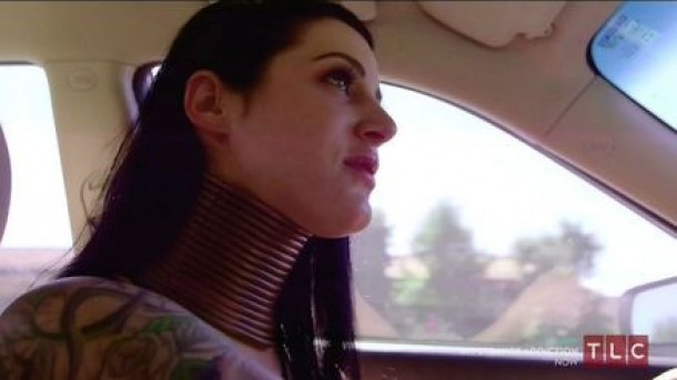 Femeia cu gatul lung