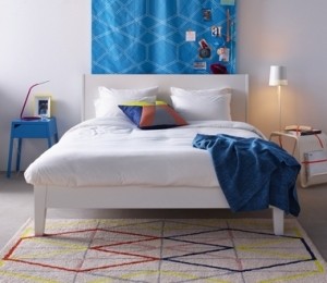 GURLI Pãturã, turcoaz, 39,99 lei IKEA PS 2014 Metraj plastifiat, 29,99 lei/metru IKEA PS 2014 Covor, 349 lei