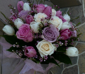 Buchet mireasă trandafiri, lalele, waxflower, florariagardenia.ro - 150 LEI