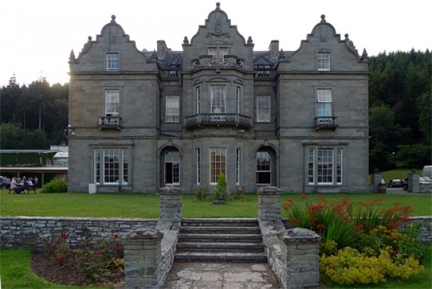 Hotelul Baskerville Hall 