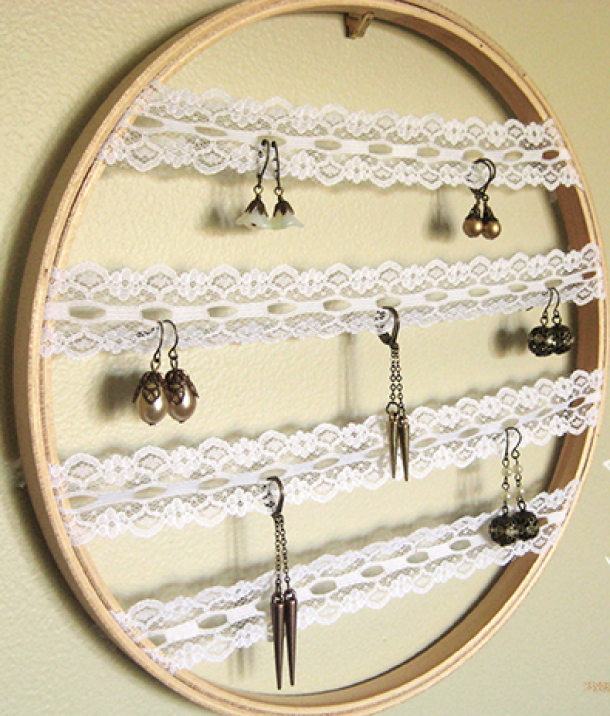 Suport din dantela pentru cercei