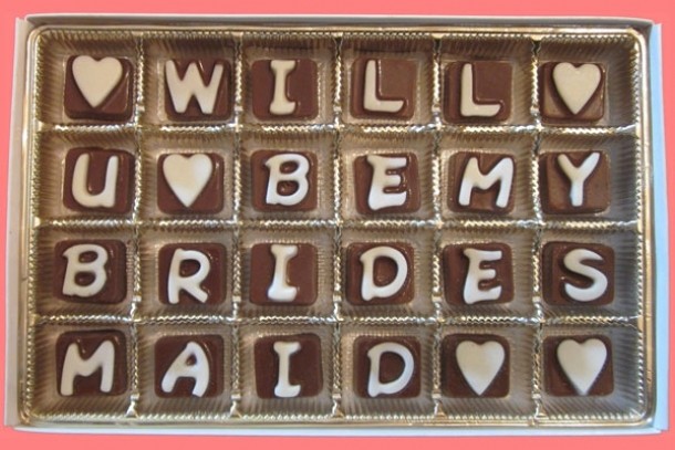 Oferă-le bomboane de ciocolată cu mesajul pe care vrei să-l transmiţi