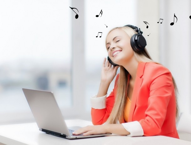 De ce NU e bine să asculţi muzică la birou - Feminis.ro, inspiratie zi de zi