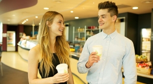 conversatie intre un barbat si o femeie