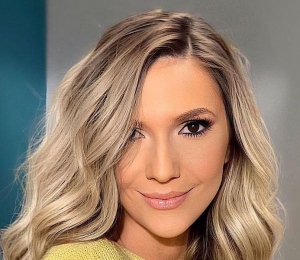 Adela Popescu