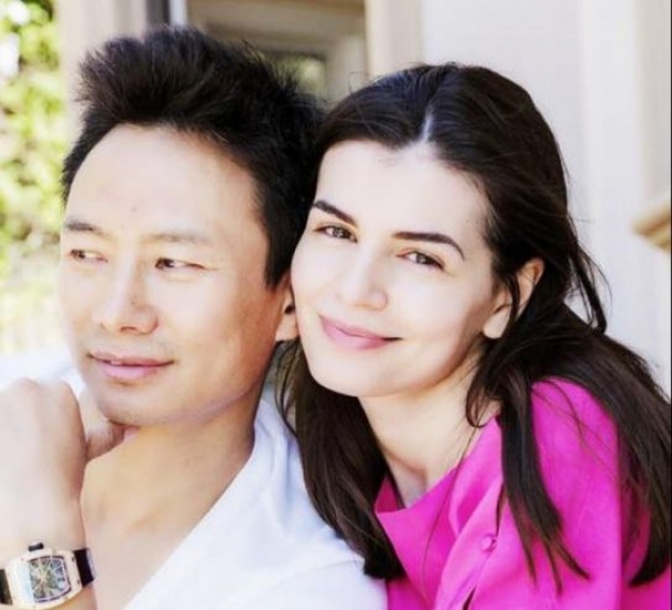 Monica Gabor si Mr. Pink