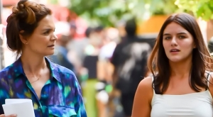 Suri Cruise și mama ei, Katie Holmes