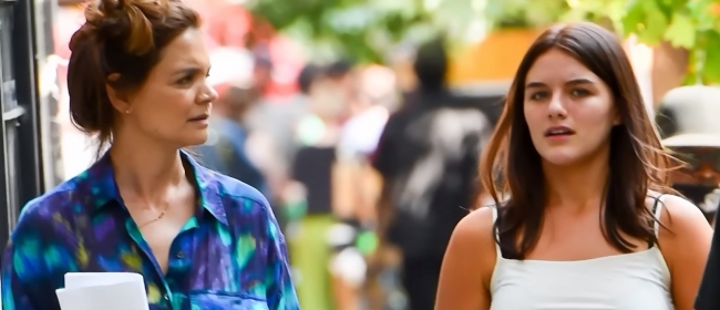 Suri Cruise și mama ei, Katie Holmes